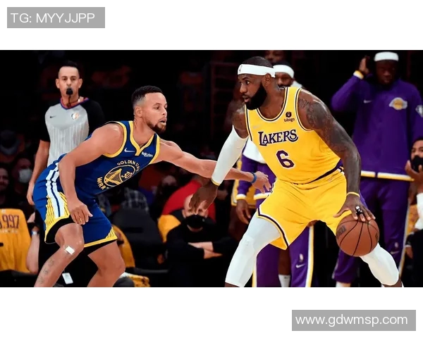 灰熊与湖人激战正酣NBA季后赛精彩对决引发球迷热议